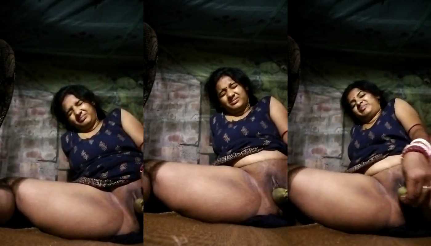 Village bhabhi masturbating by using vegetable